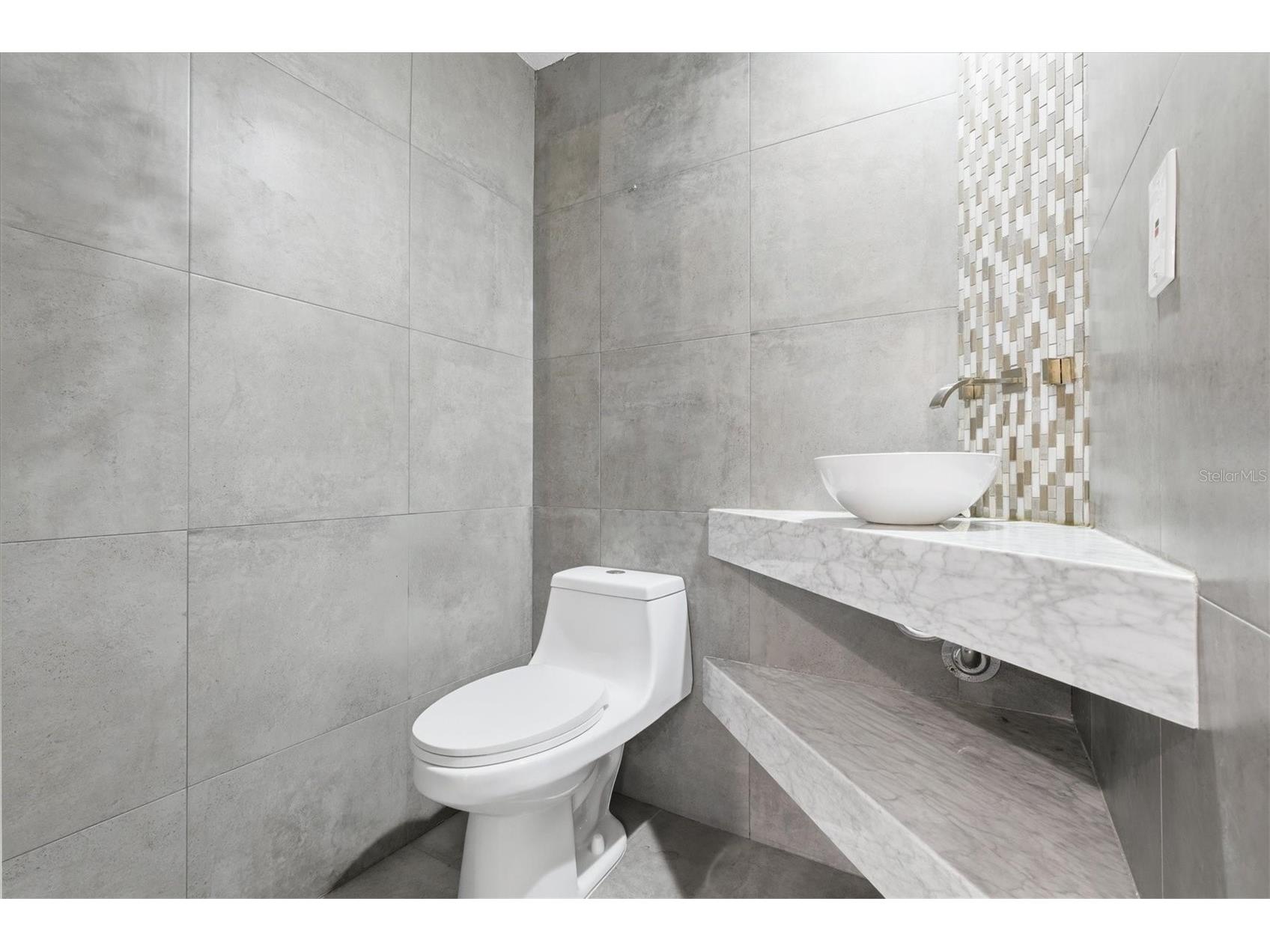 670 Sunset Drive S Saint Petersburg FL 33707 TB8474732 image37
