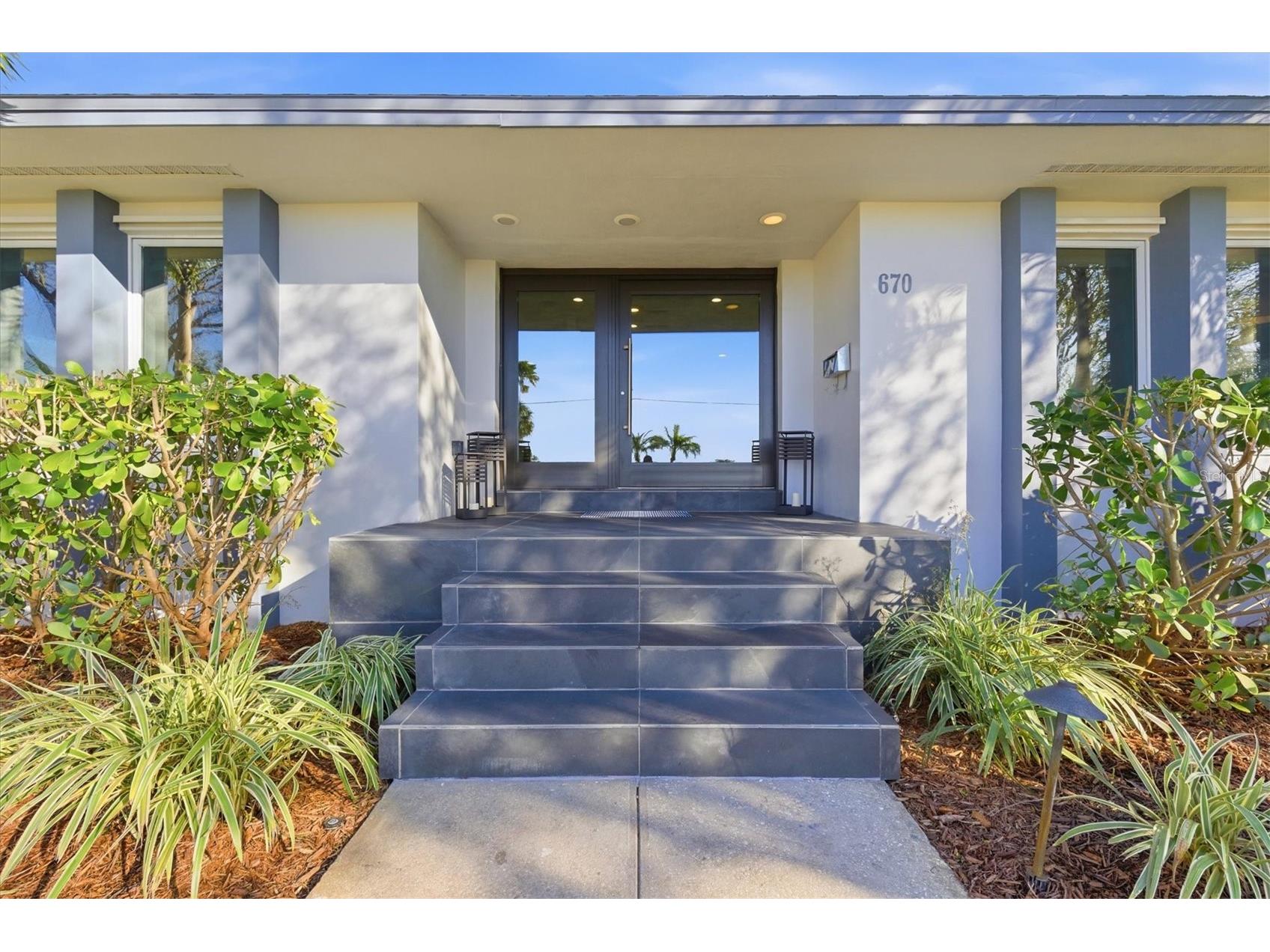 670 Sunset Drive S Saint Petersburg FL 33707 TB8474732 image5