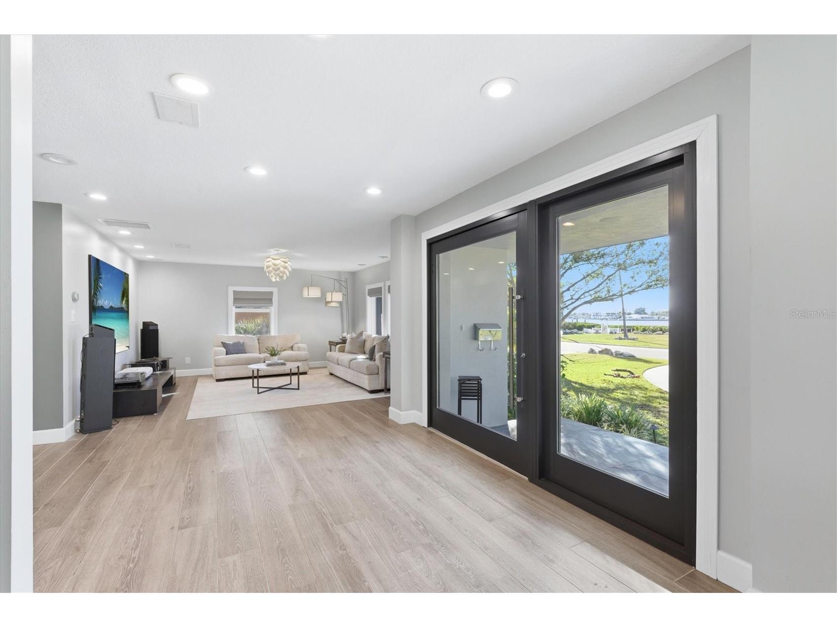 670 Sunset Drive S Saint Petersburg FL 33707 TB8474732 image8