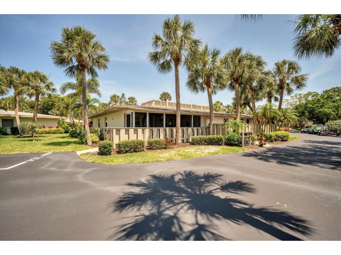 6700 Gulf Of Mexico Drive #104 Longboat Key FL 34228 - GULF TO BAY A4573400 image1
