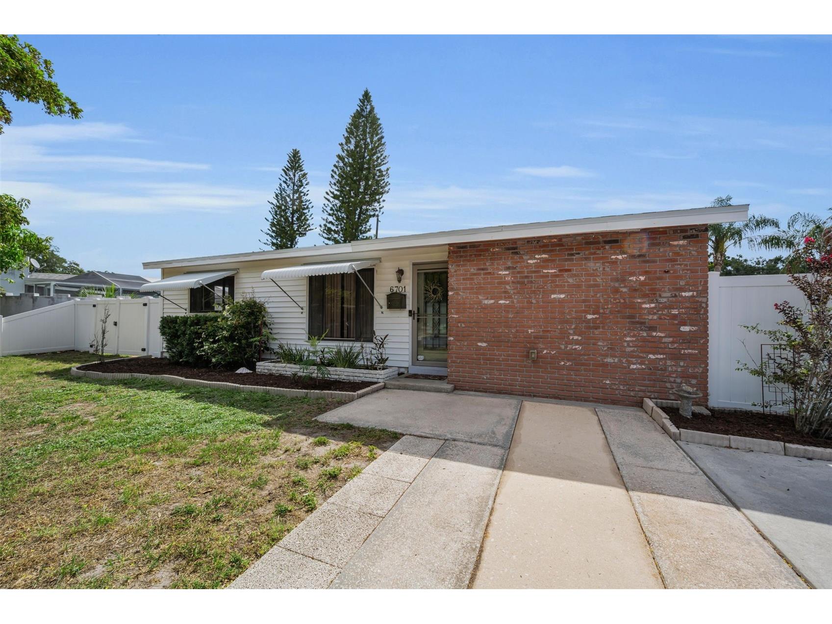 6701 Orchard Drive N Saint Petersburg FL 33702 TB8521483 image1