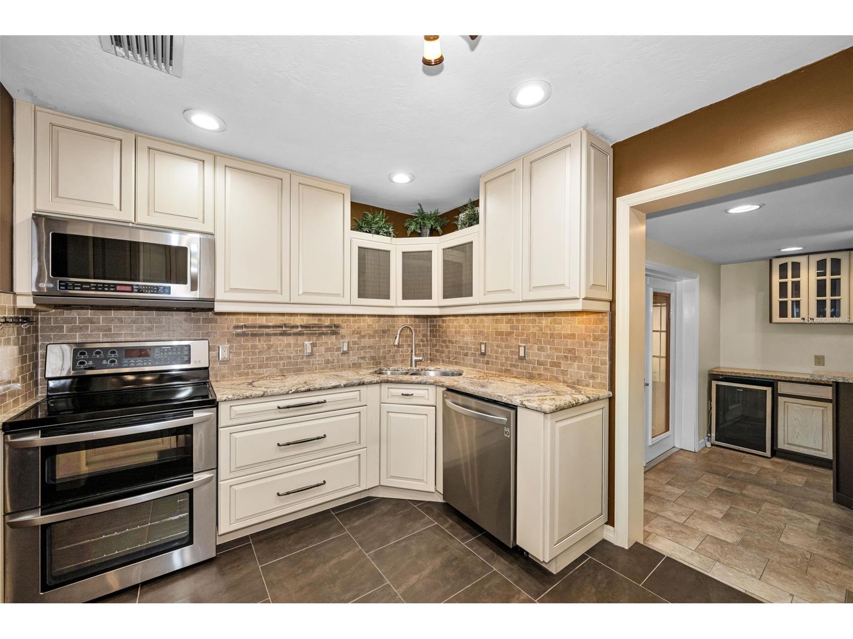 6701 Orchard Drive N Saint Petersburg FL 33702 TB8521483 image11