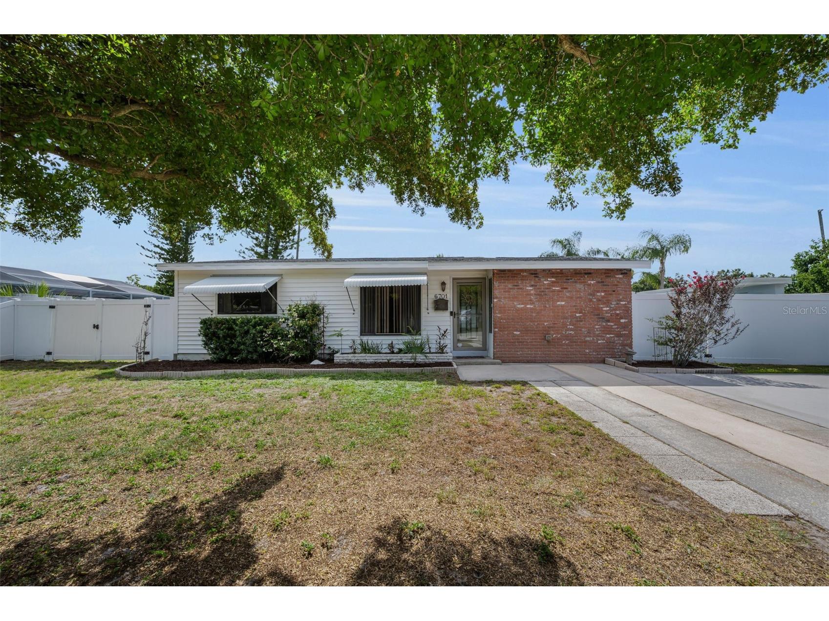 6701 Orchard Drive N Saint Petersburg FL 33702 TB8521483 image2