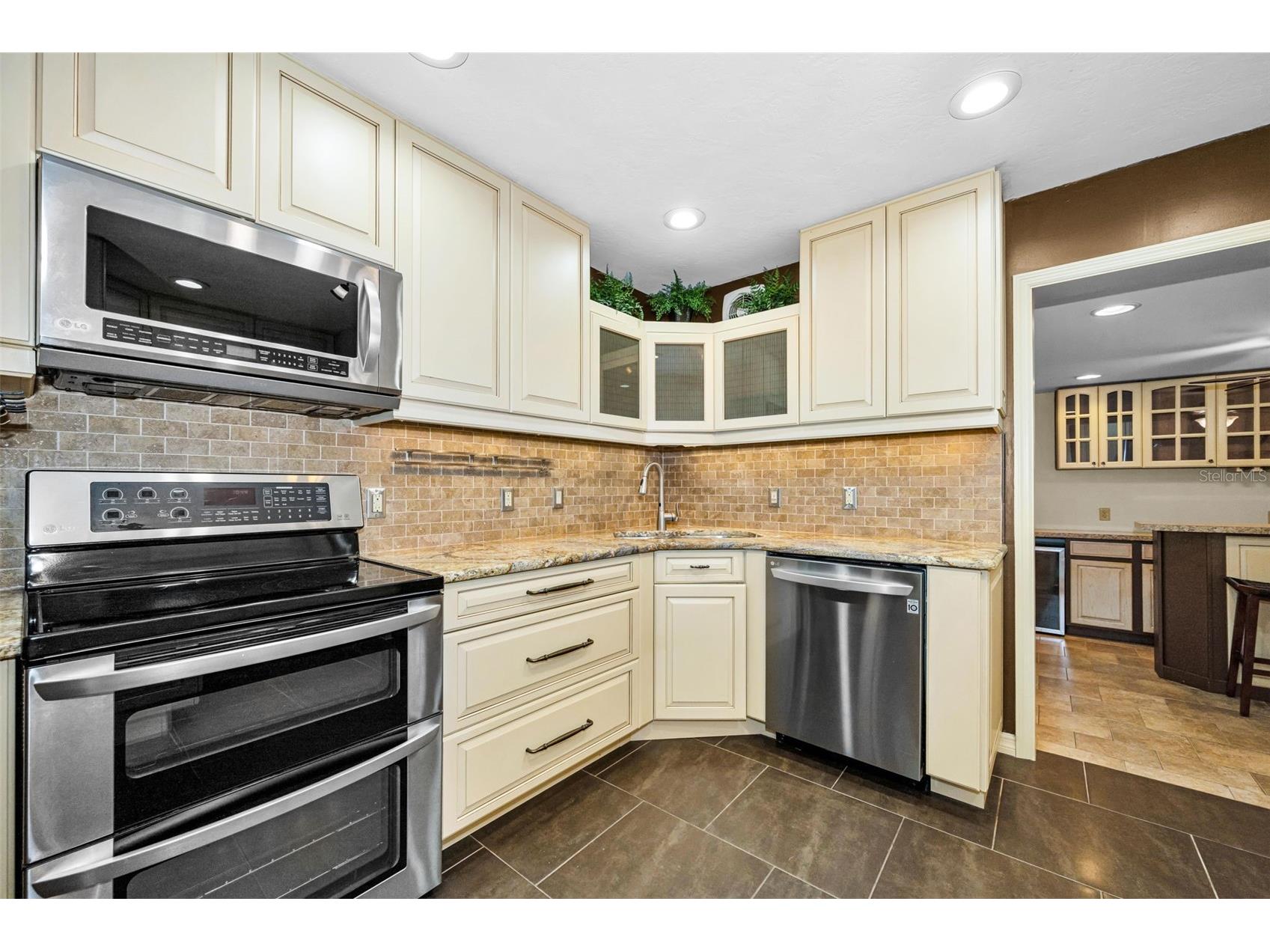 6701 Orchard Drive N Saint Petersburg FL 33702 TB8521483 image4
