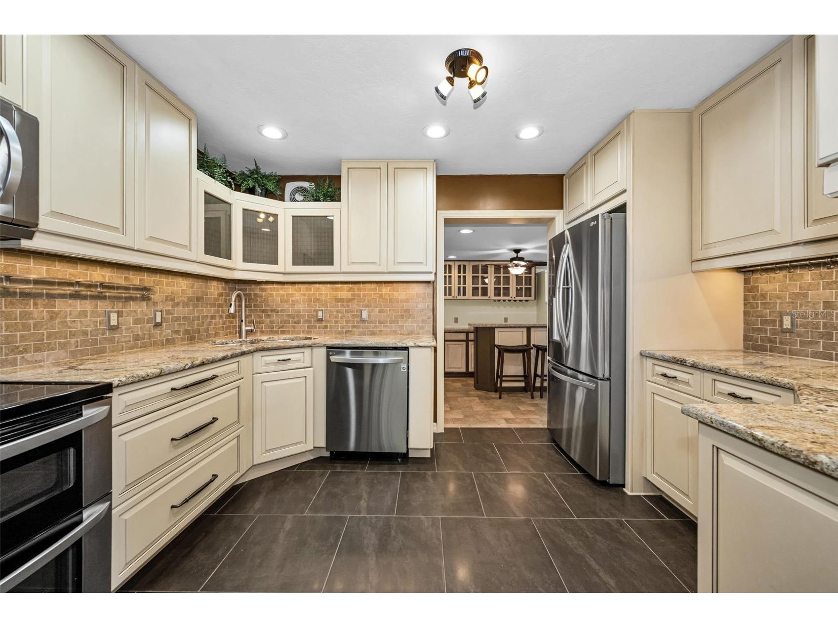 6701 Orchard Drive N Saint Petersburg FL 33702 TB8521483 image5