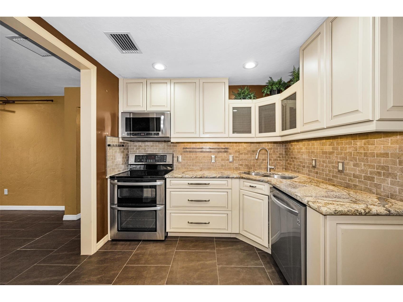 6701 Orchard Drive N Saint Petersburg FL 33702 TB8521483 image6