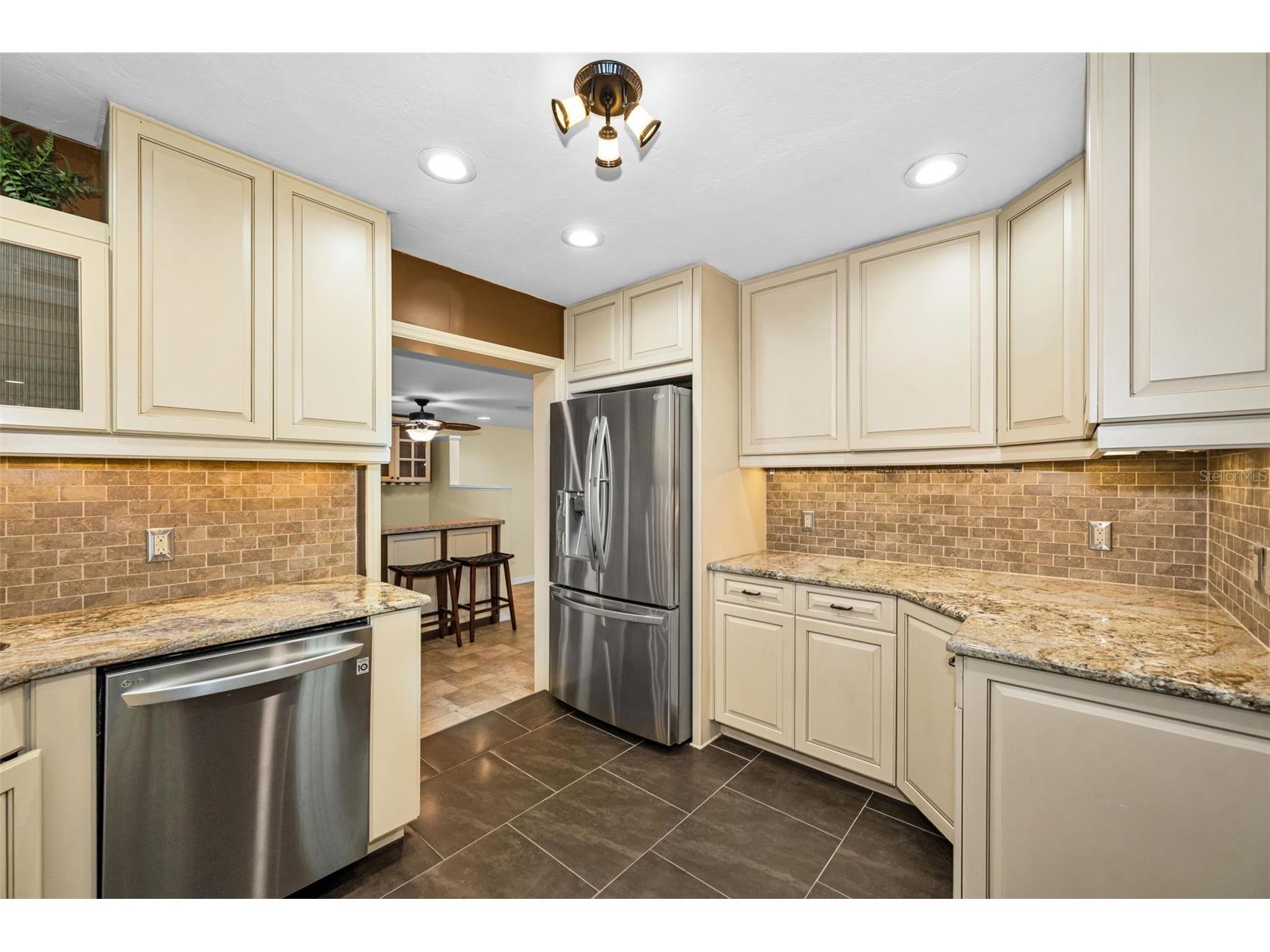 6701 Orchard Drive N Saint Petersburg FL 33702 TB8521483 image7