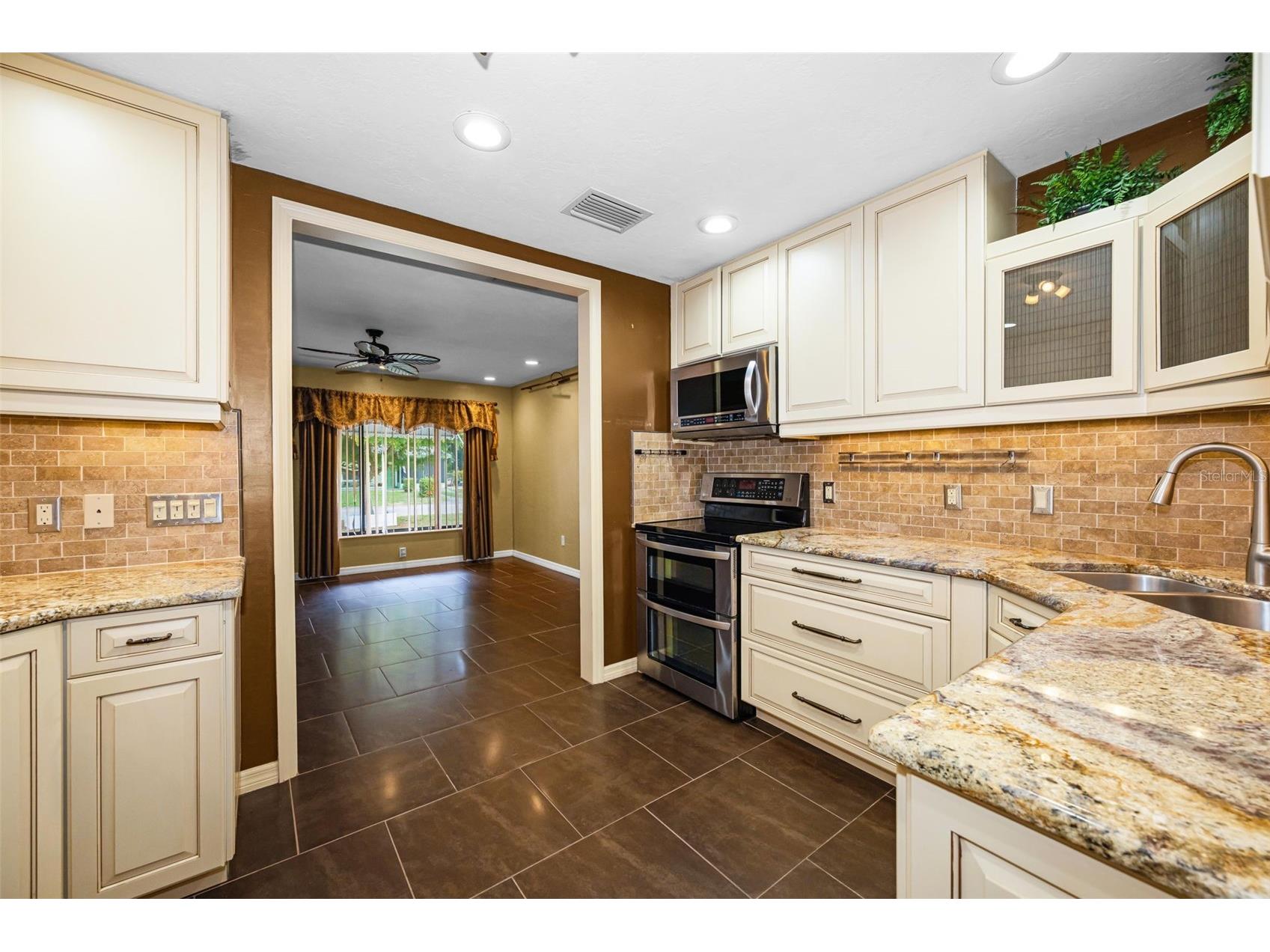 6701 Orchard Drive N Saint Petersburg FL 33702 TB8521483 image9