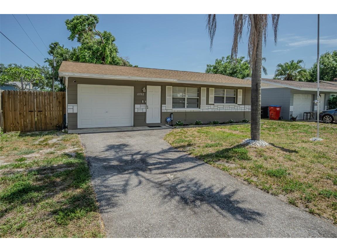 6702 49th Avenue N Saint Petersburg FL 33709 TB8390050 image1