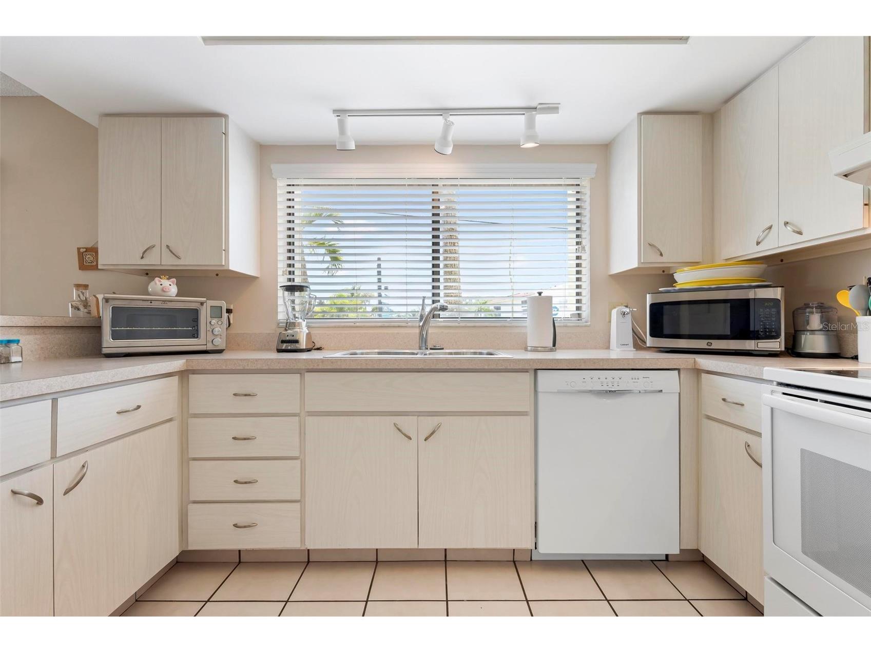 6703 Midnight Pass Road #101 Sarasota FL 34242 A4693235 image11