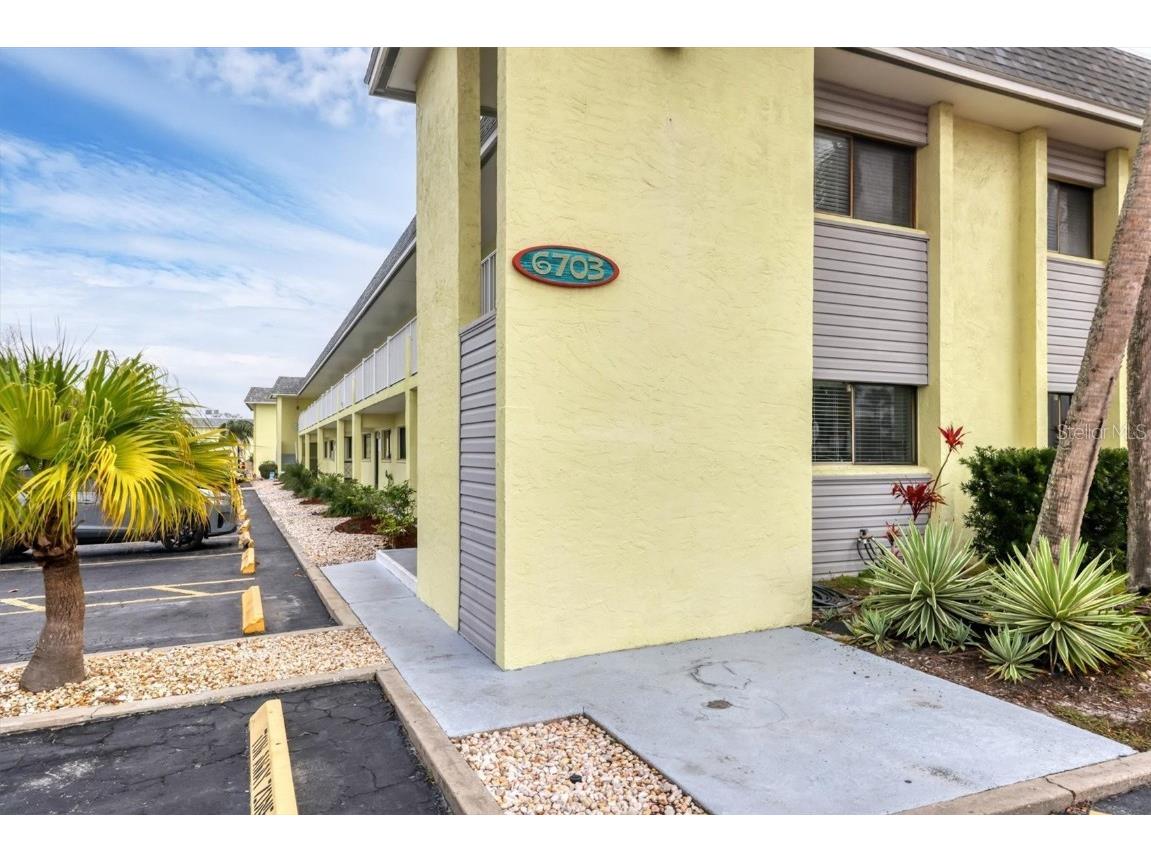 6703 Midnight Pass Road #208 Sarasota FL 34242 A4669017 image1