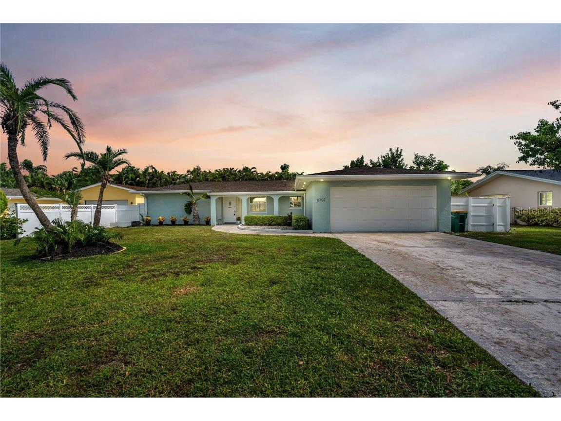 6707 Cardinal Drive S Saint Petersburg FL 33707 U8213627 image1