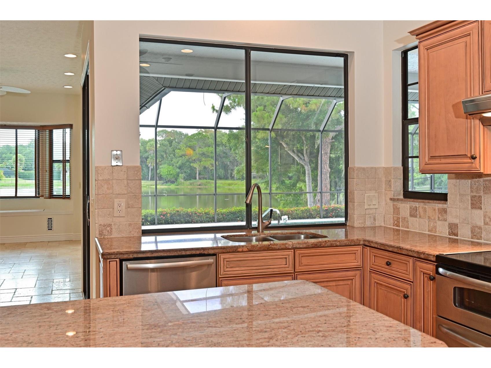 6708 90th Street E Bradenton FL 34202 - SPRING FED LAKE A4697502 image10