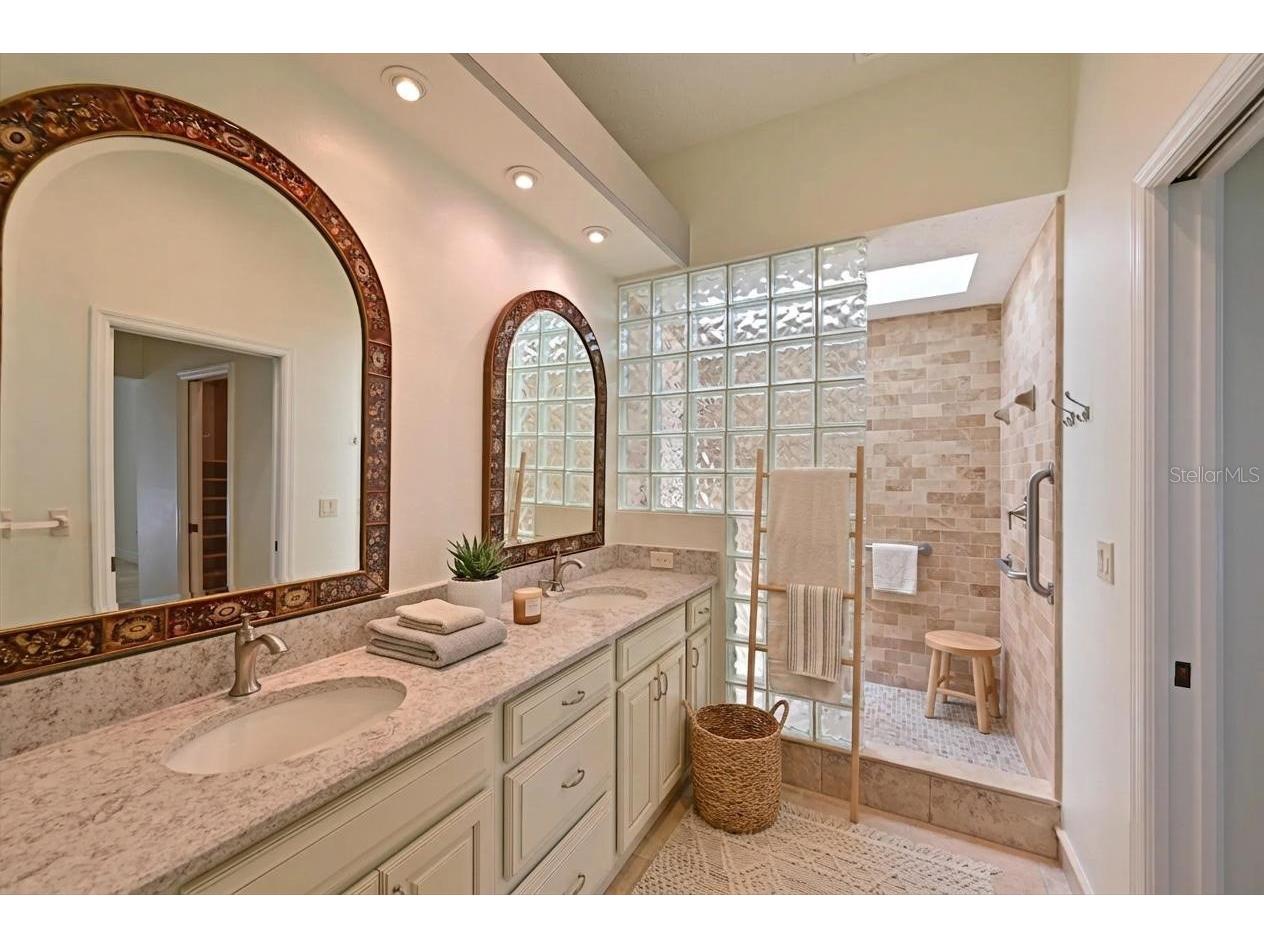 6708 90th Street E Bradenton FL 34202 - SPRING FED LAKE A4697502 image13