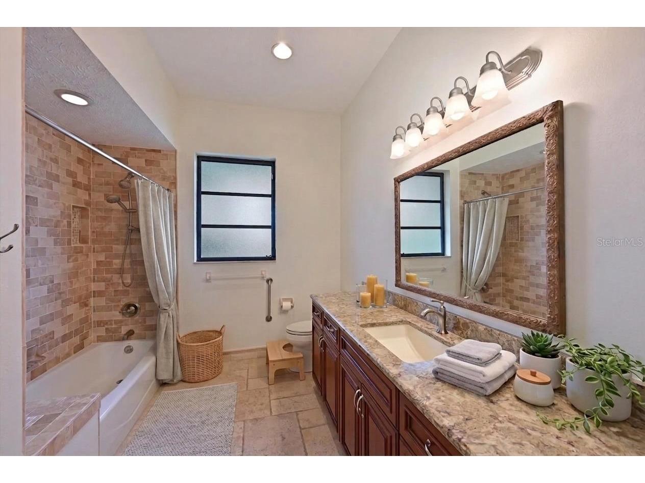 6708 90th Street E Bradenton FL 34202 - SPRING FED LAKE A4697502 image17