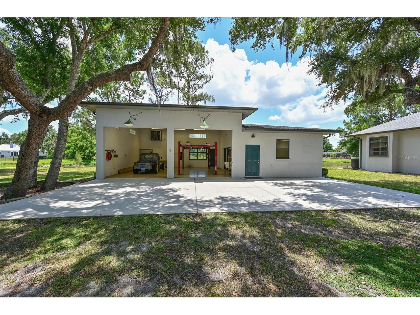 6708 90th Street E Bradenton FL 34202 - SPRING FED LAKE A4697502 image5