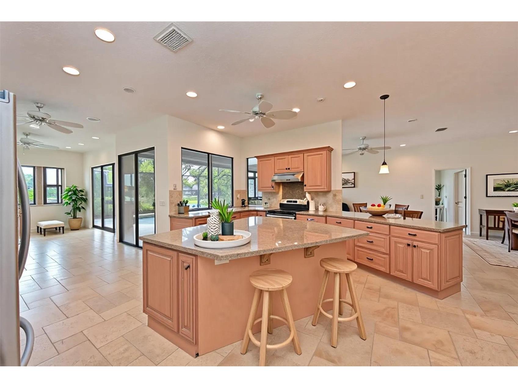 6708 90th Street E Bradenton FL 34202 - SPRING FED LAKE A4697502 image9