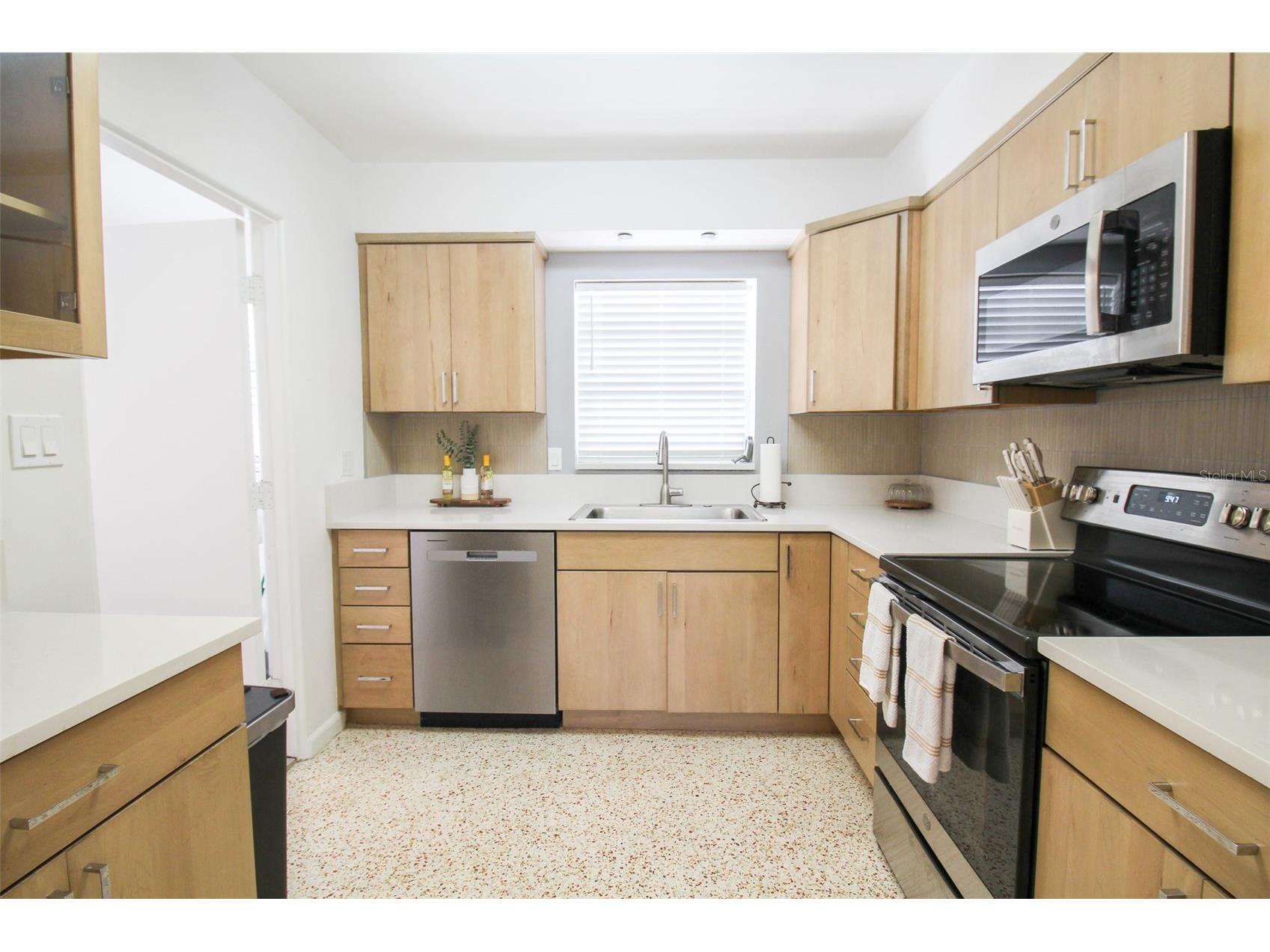 671 47th Street Sarasota FL 34234 A4694990 image11