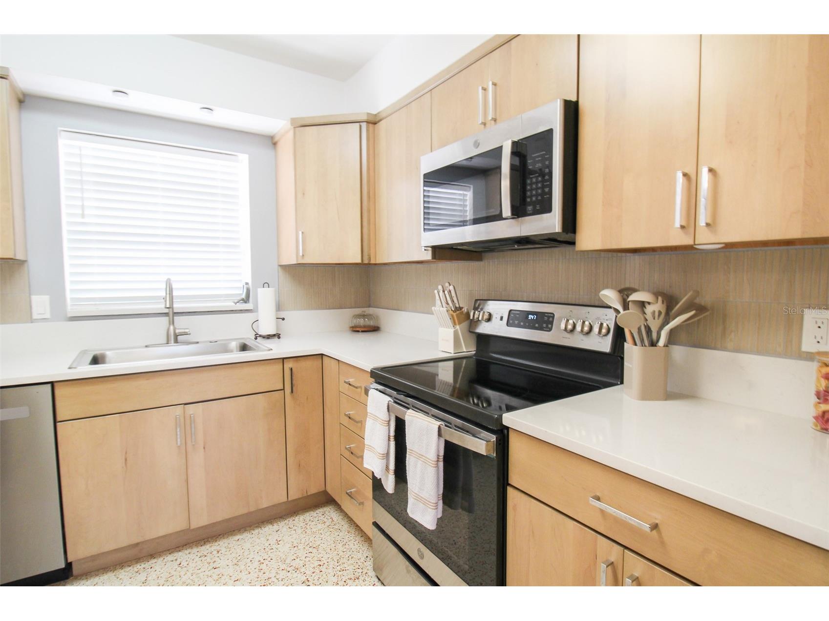 671 47th Street Sarasota FL 34234 A4694990 image13