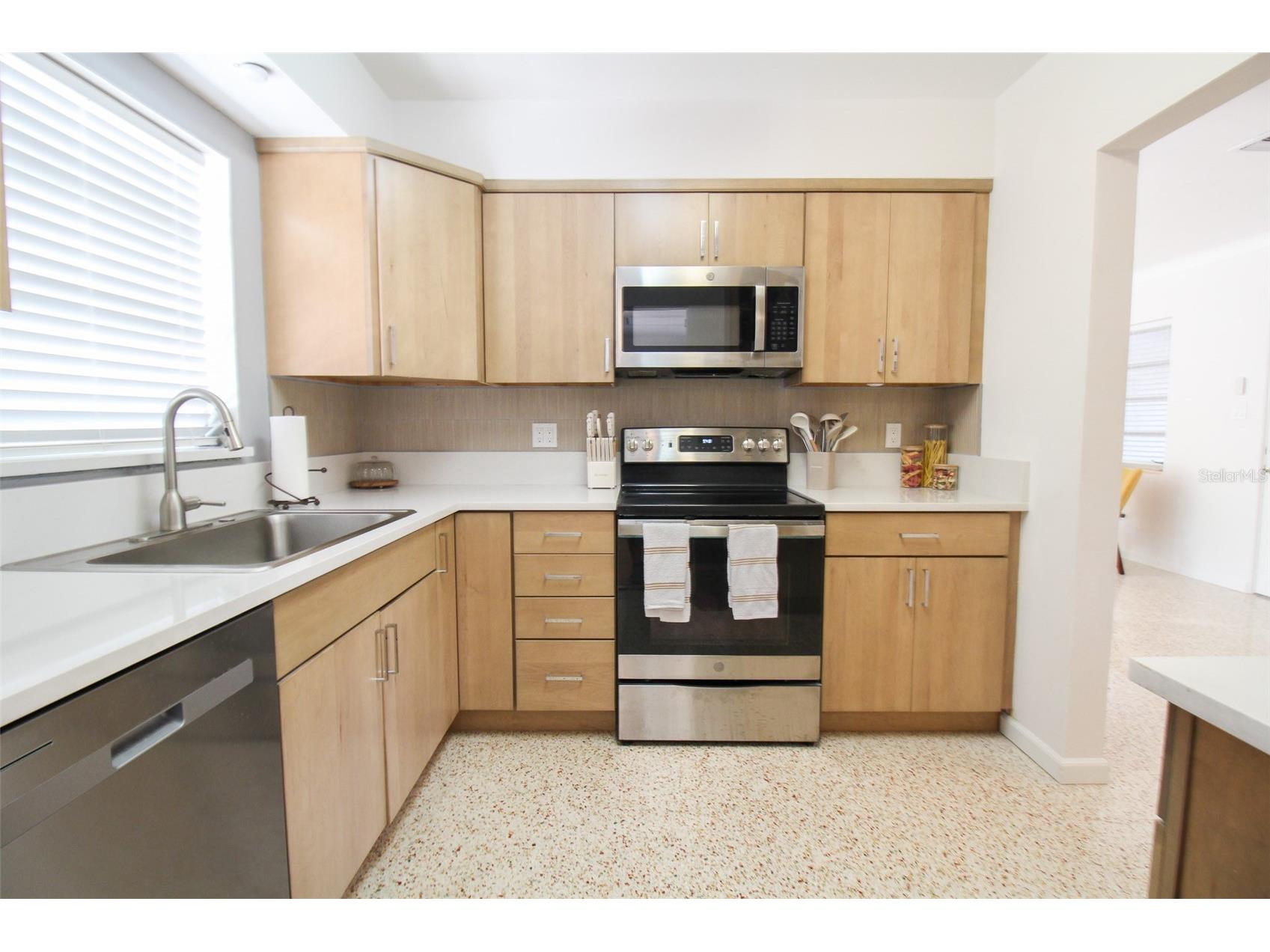 671 47th Street Sarasota FL 34234 A4694990 image16