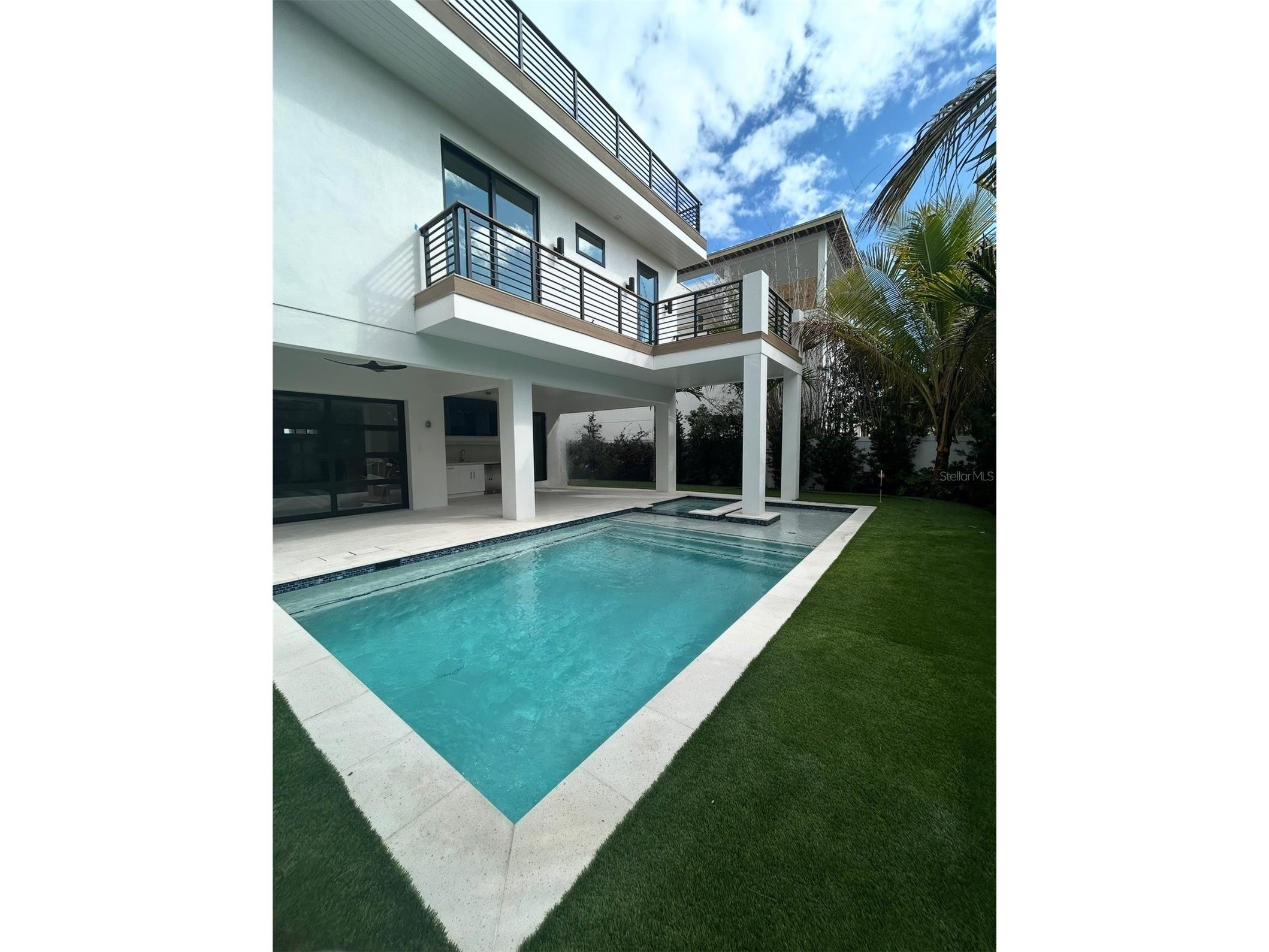 671 Avenida Del Norte Sarasota FL 34242 A4687911 image2