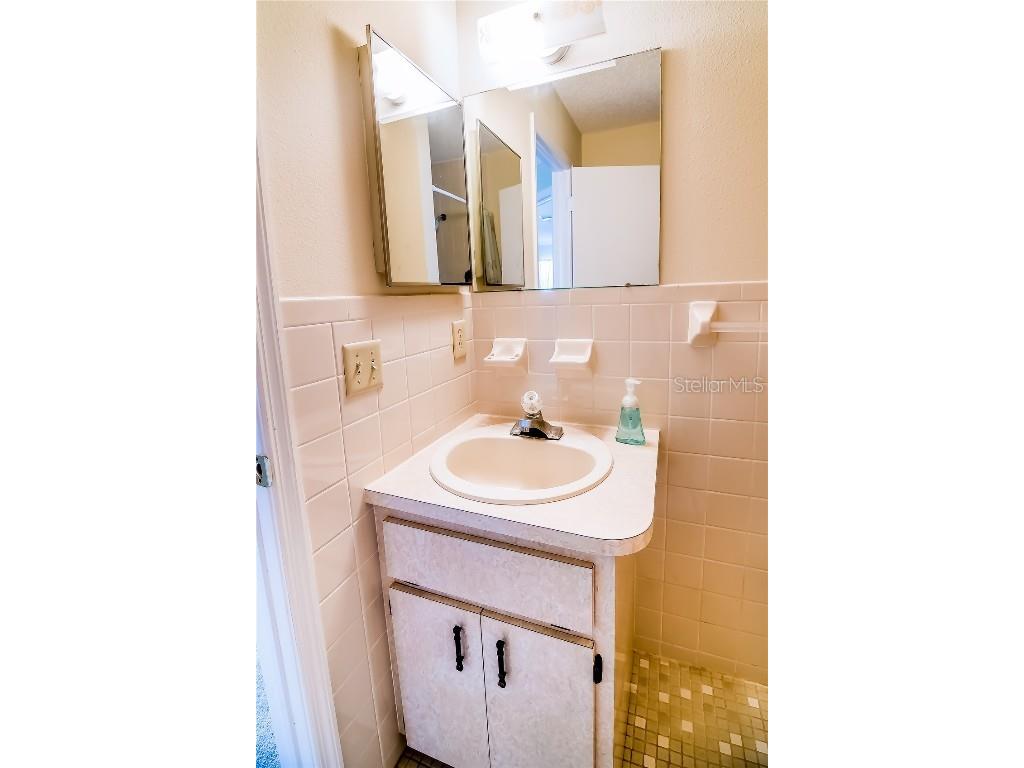 6710 Hickorywood Ln #1B New Port Richey FL 34653 W7874234 image5