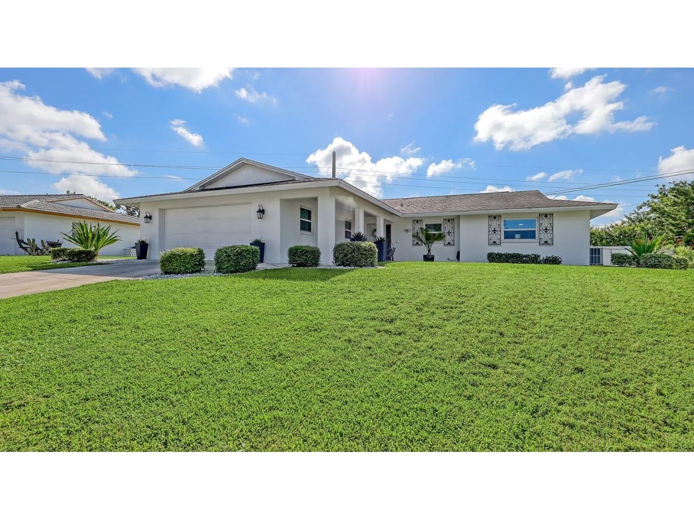 6717 Roxbury Drive Sarasota FL 34231 A4662832 image1
