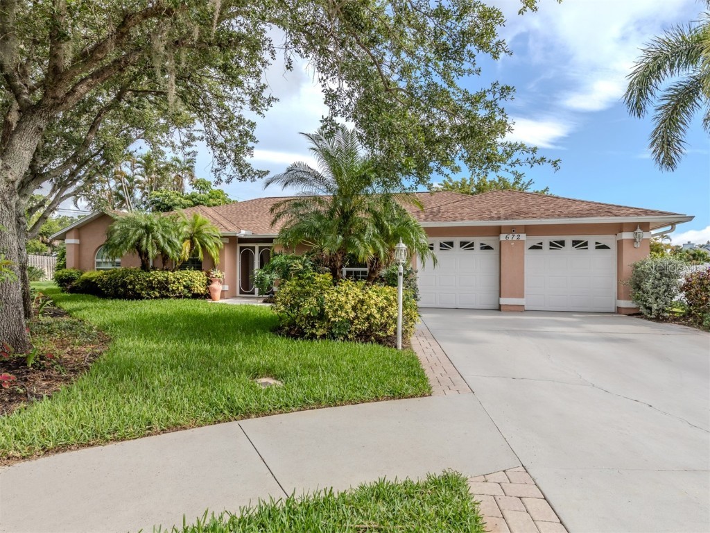 672 Eastpointe Court Sarasota FL 34232 N6133628 image1