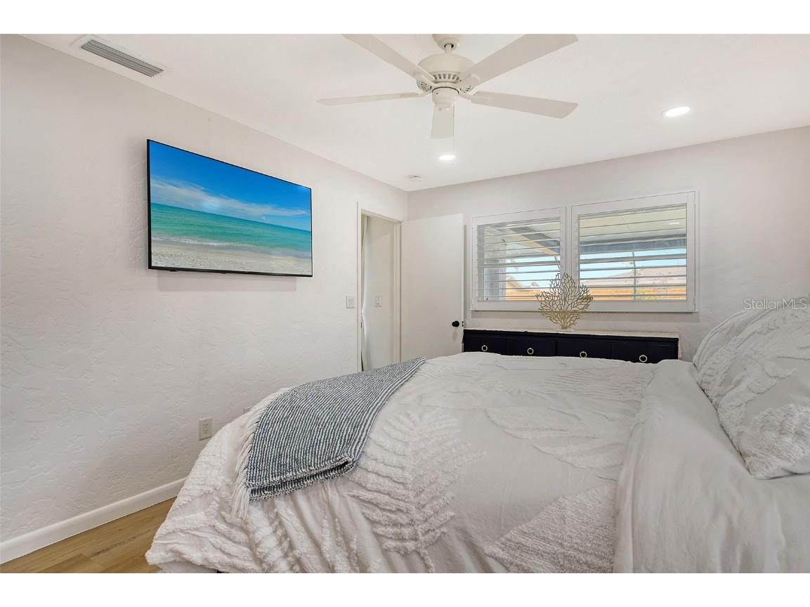 6722 Roxbury Drive Sarasota FL 34231 A4664965 image36