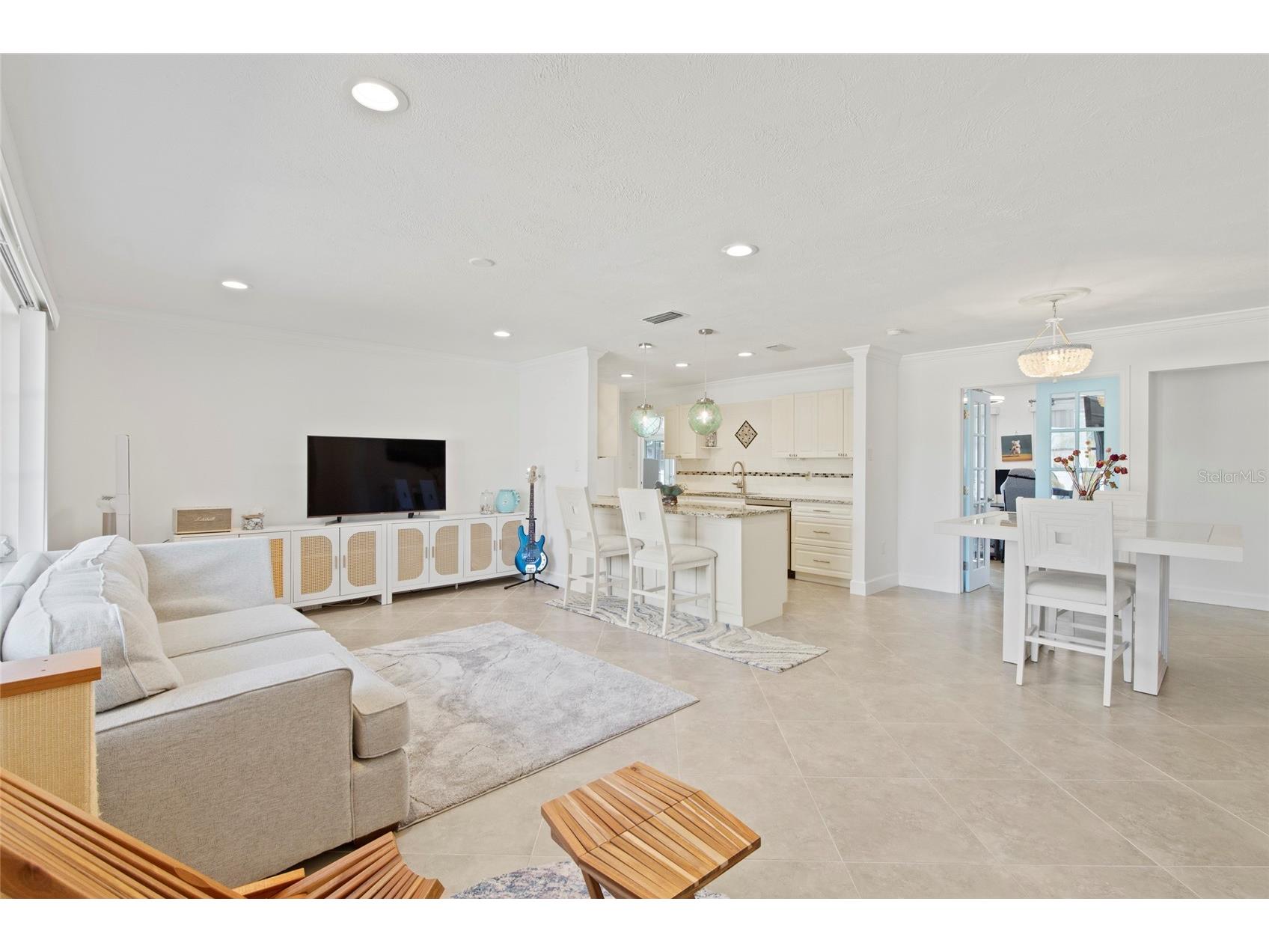 6725 Roxbury Drive Sarasota FL 34231 A4682016 image2