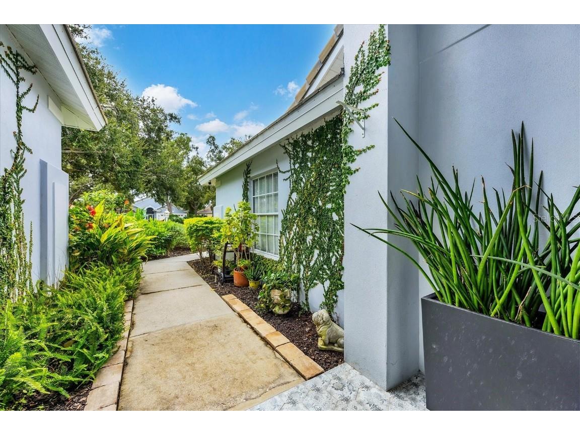 6725 Virginia Crossing University Park FL 34201 A4664532 image4