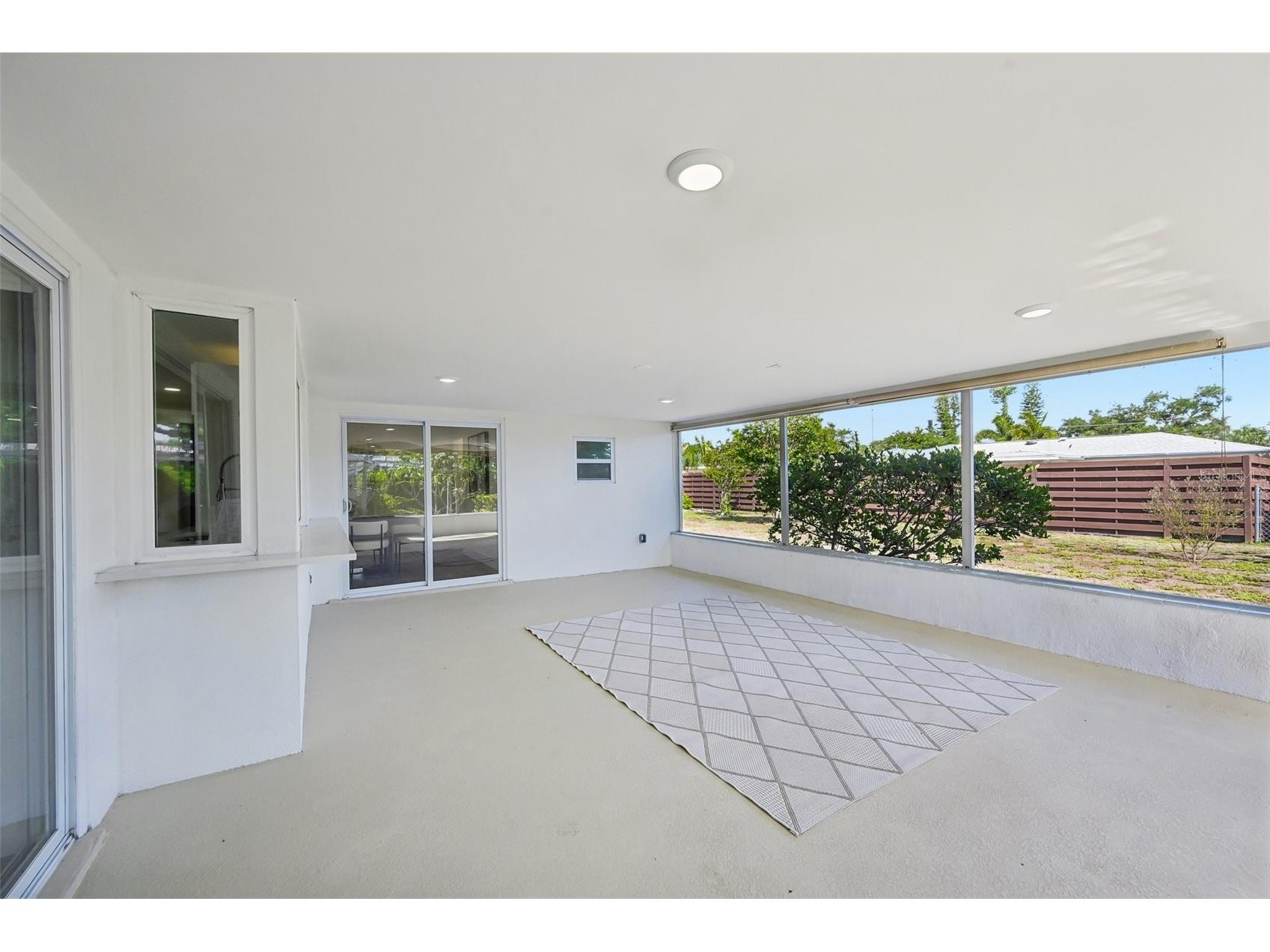 6735 Keystone Drive Sarasota FL 34231 TB8475997 image40