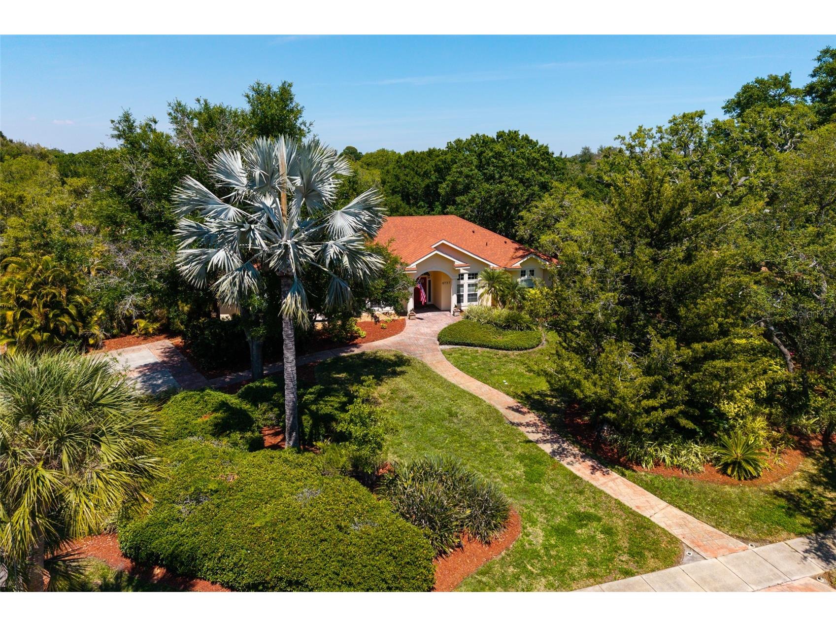 6737 Mango Avenue S Saint Petersburg FL 33707 TB8502015 image1