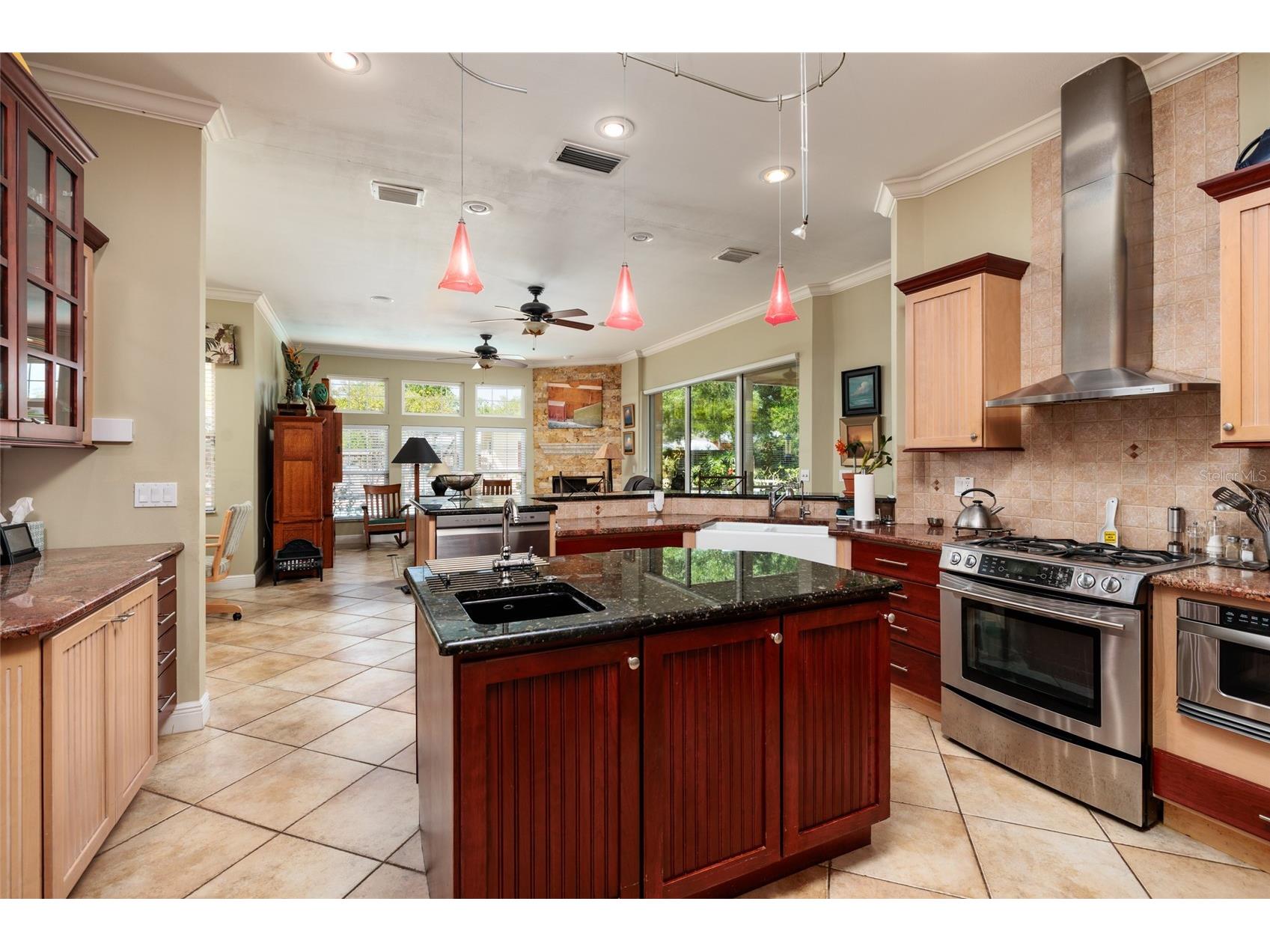 6737 Mango Avenue S Saint Petersburg FL 33707 TB8502015 image11