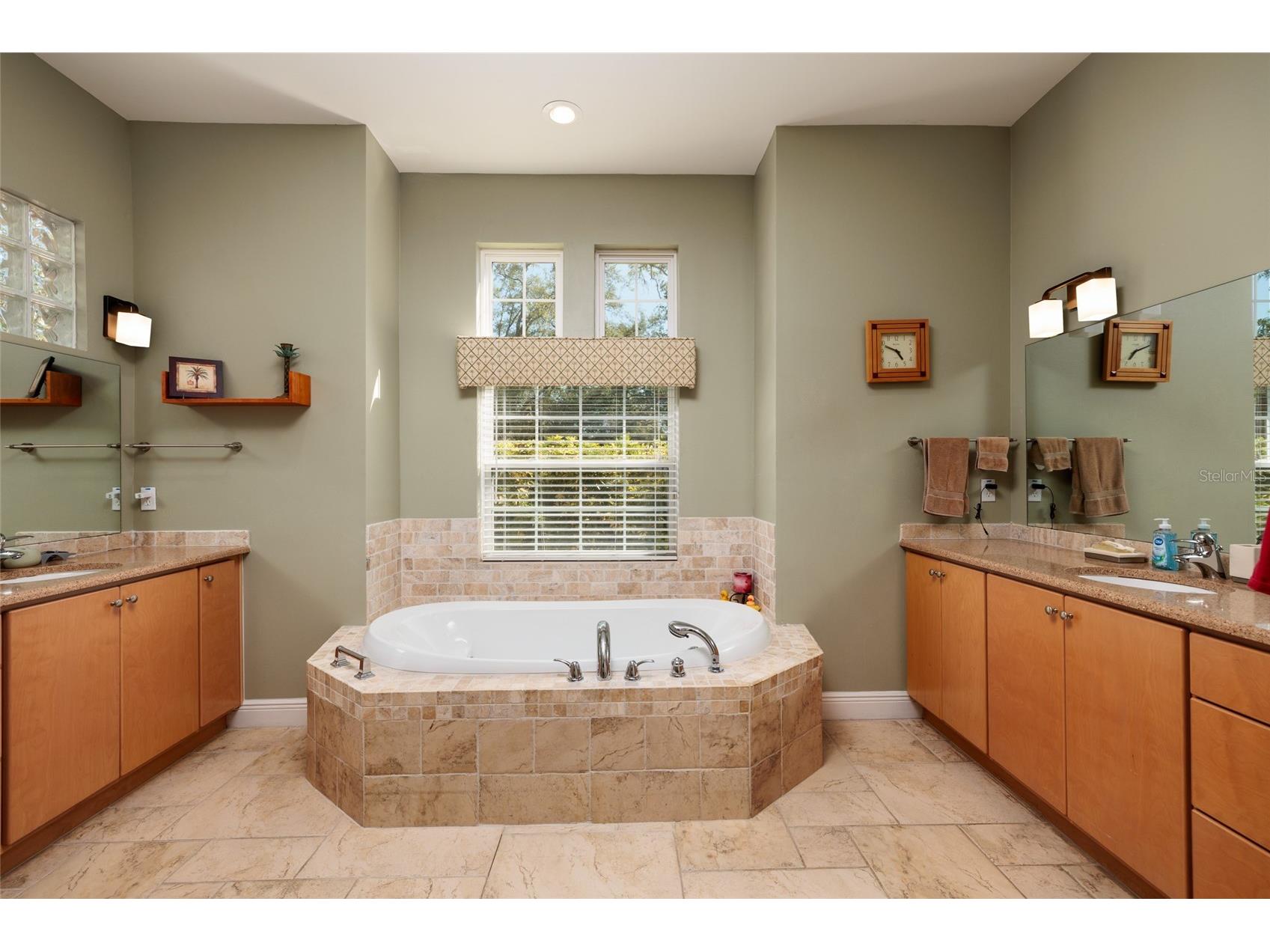 6737 Mango Avenue S Saint Petersburg FL 33707 TB8502015 image18