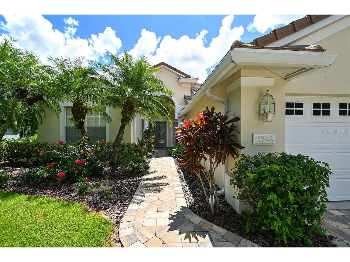 6742 Virginia Crossing University Park FL 34201 A4566359 image1