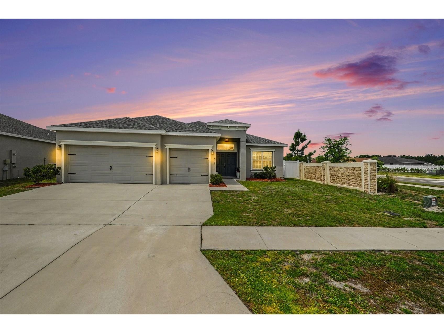 6749 Abbywood Lane Zephyrhills FL 33541 TB8493372 image1