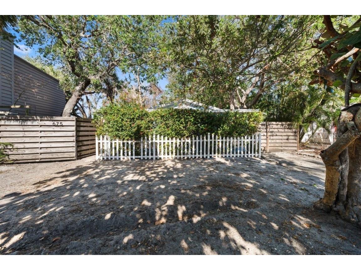 675 Avenida Del Norte Sarasota FL 34242 TB8326135 image1