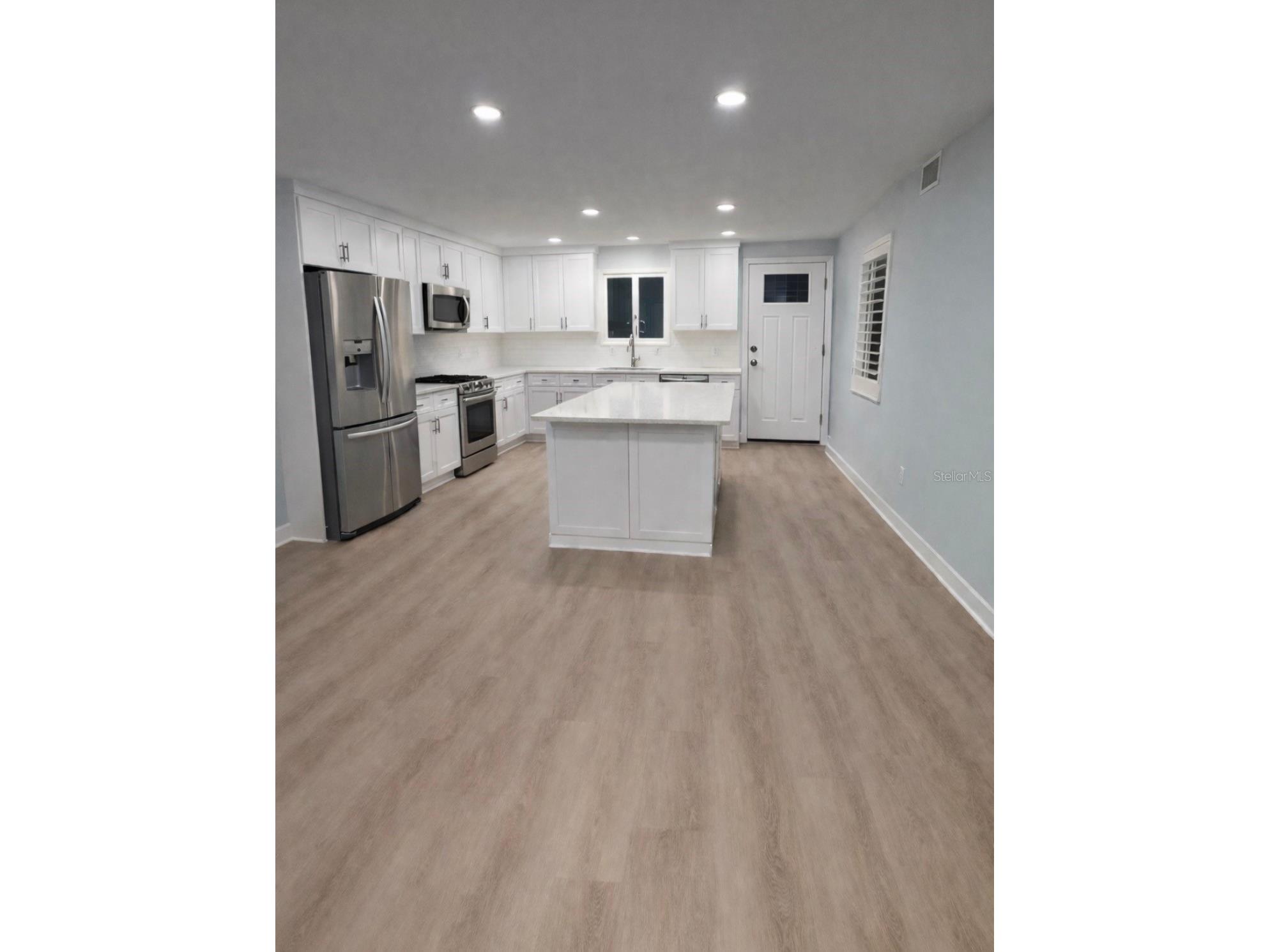 676 El Centro Longboat Key FL 34228 A4683730 image5