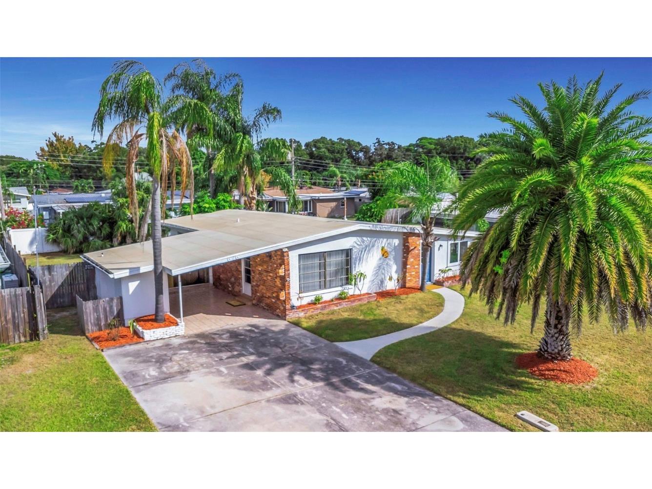 676 Orangewood Drive Dunedin FL 34698 TB8436191 image1