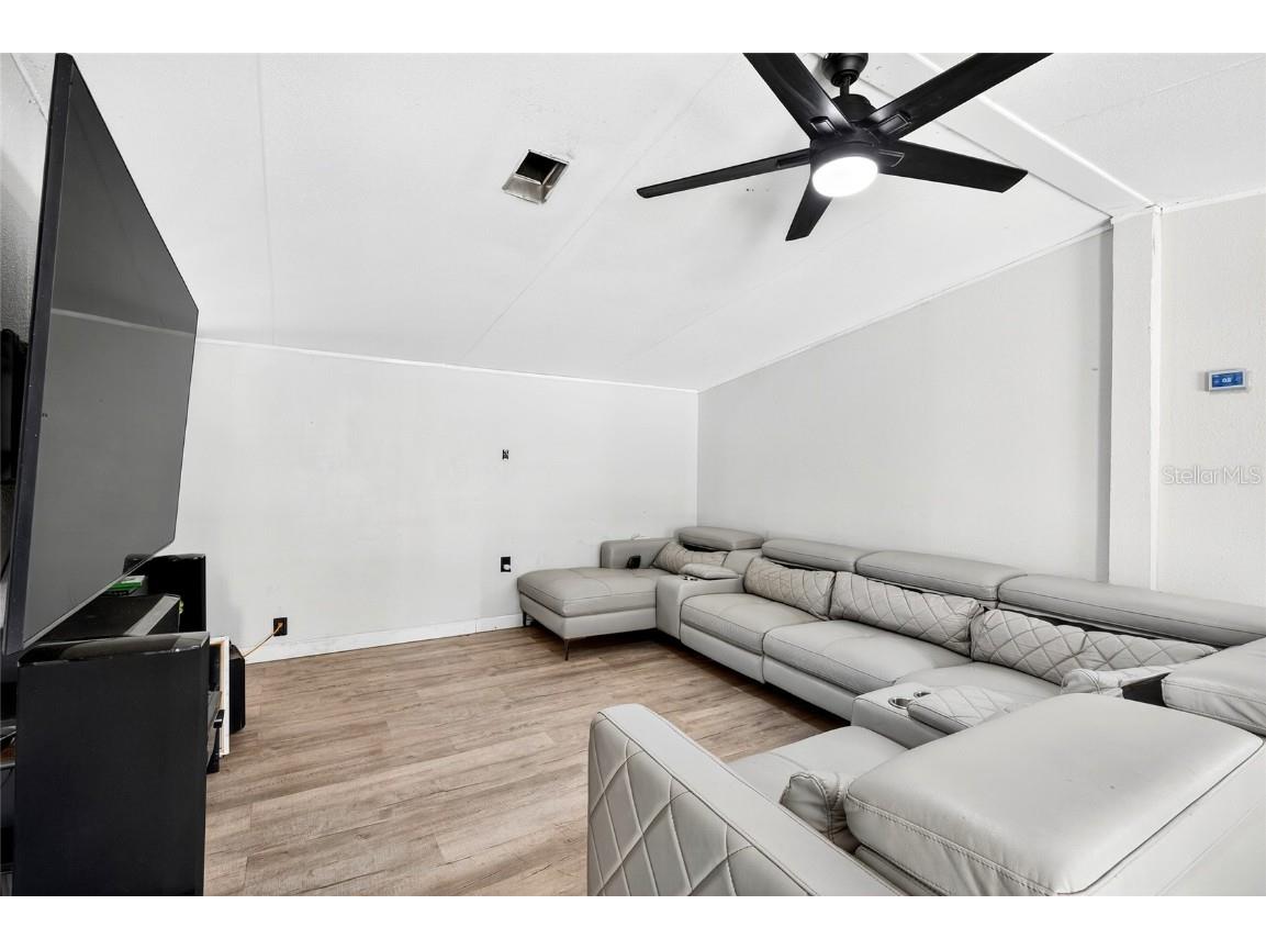 6766 NE 1st Place Ocala FL 34470 OM713153 image4