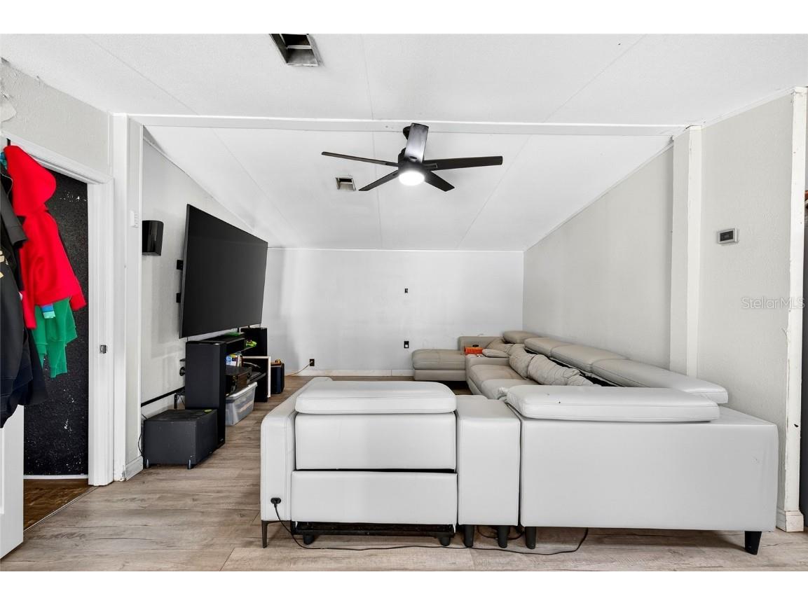 6766 NE 1st Place Ocala FL 34470 OM713153 image9