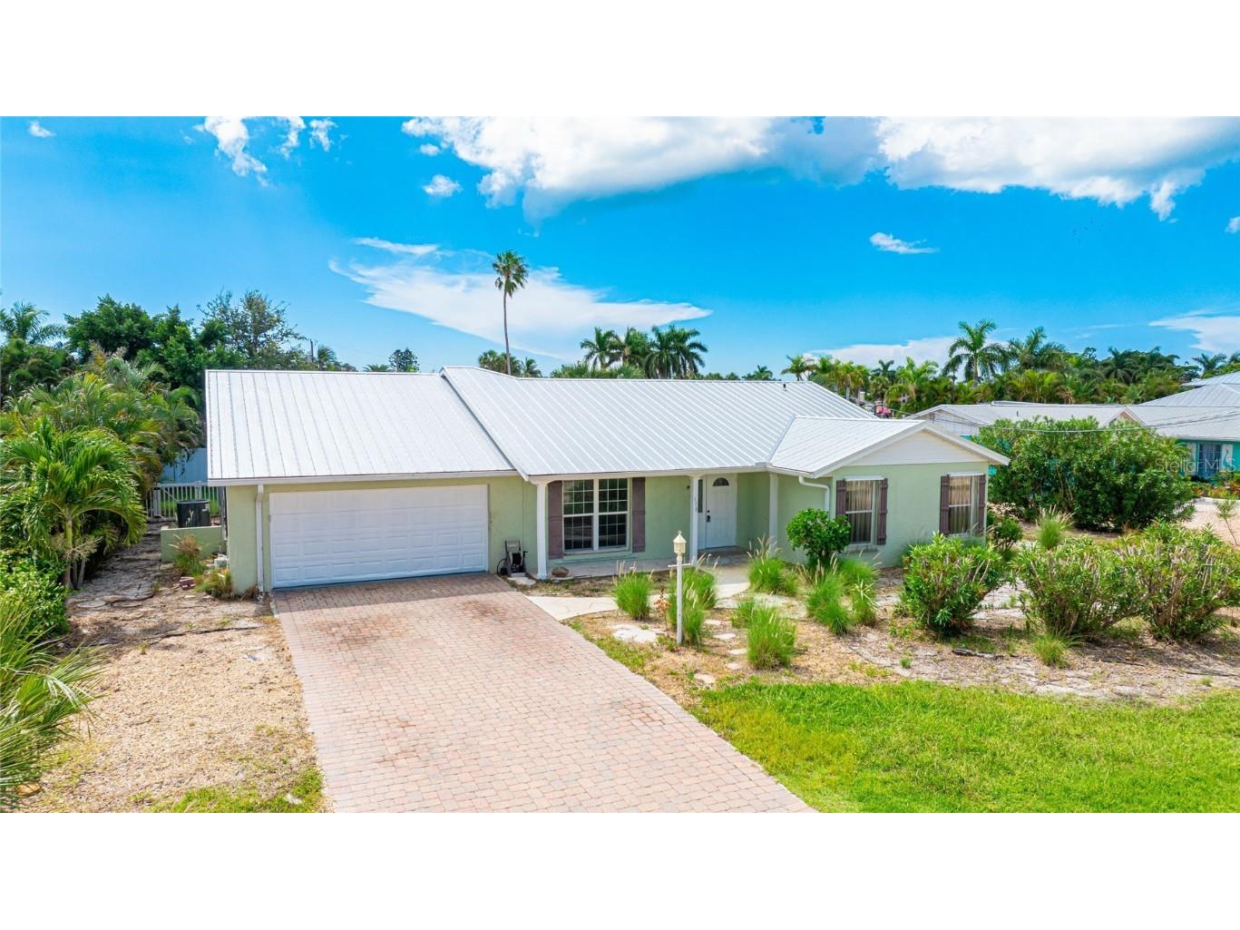 678 Key Royale Drive Holmes Beach FL 34217 A4629644 image1