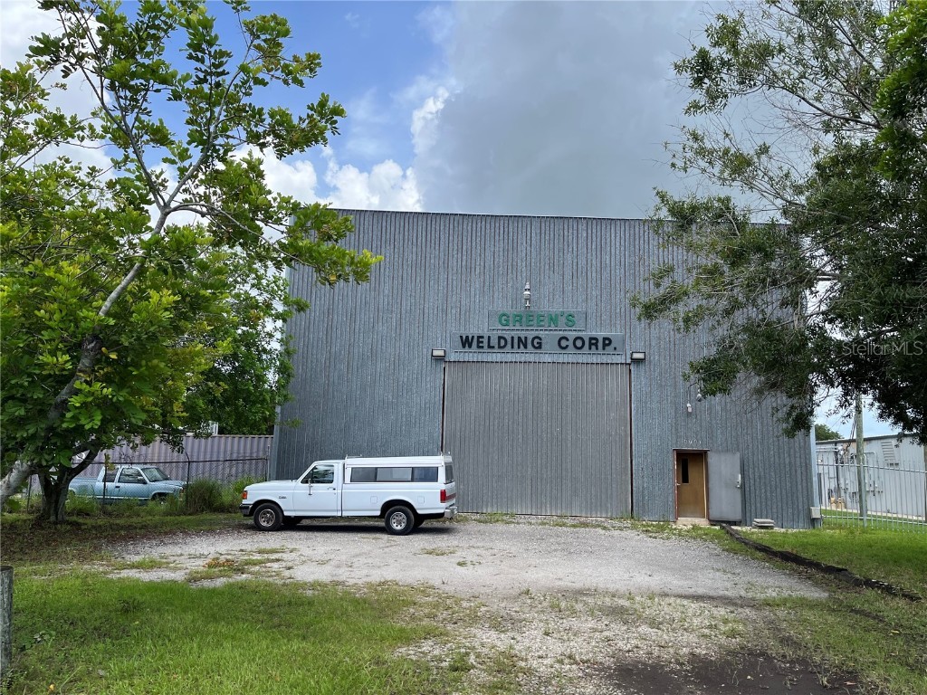 6781 33rd Street E Sarasota FL 34243 A4618033 image1