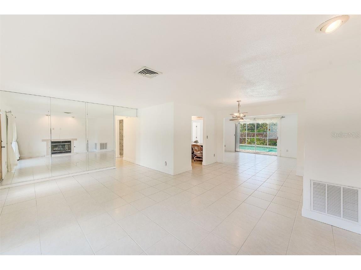 6796 122nd Street Seminole FL 33772 TB8454421 image5