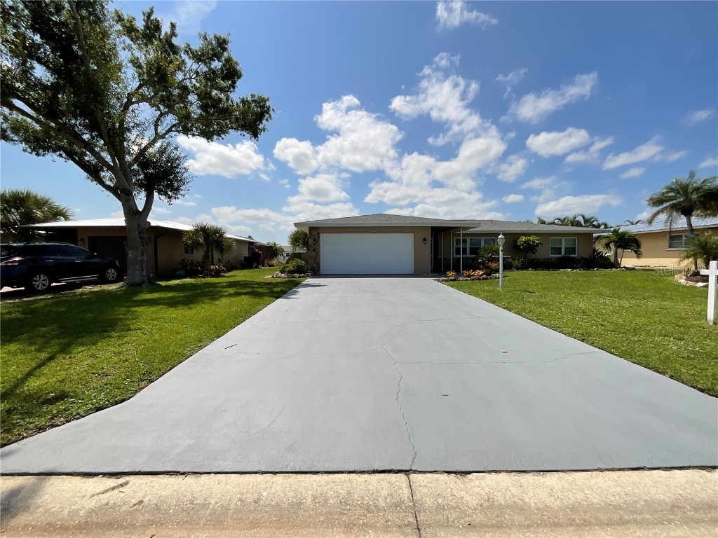 68 Golfview Road Rotonda West FL 33947 C7477281 image1