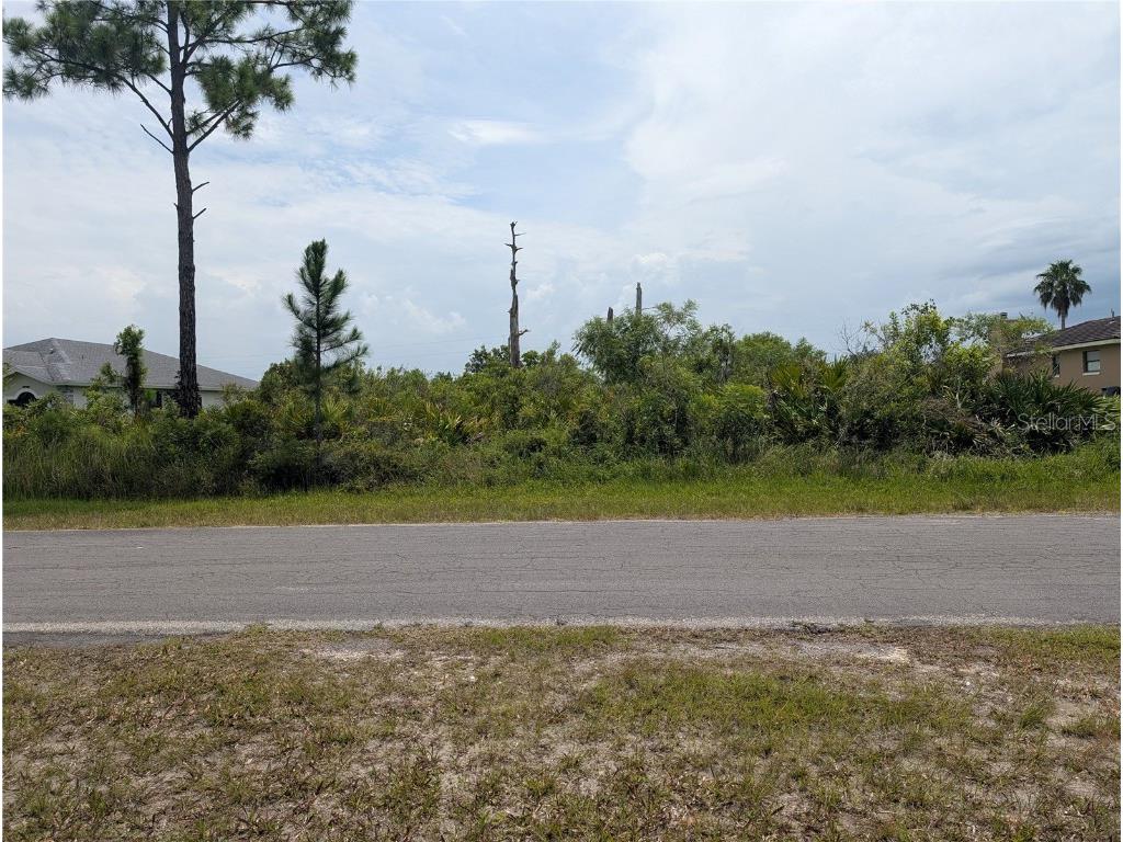 68 Limonia Drive Indian Lake Estates FL 33855 - LAKE WALK-IN-WATER TB8406989 image1