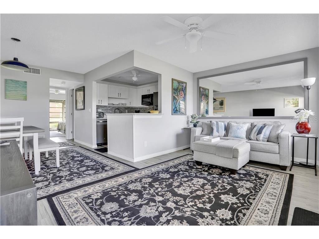 68 Royal Oak Court #104 Vero Beach FL 32962 O6140893 image1