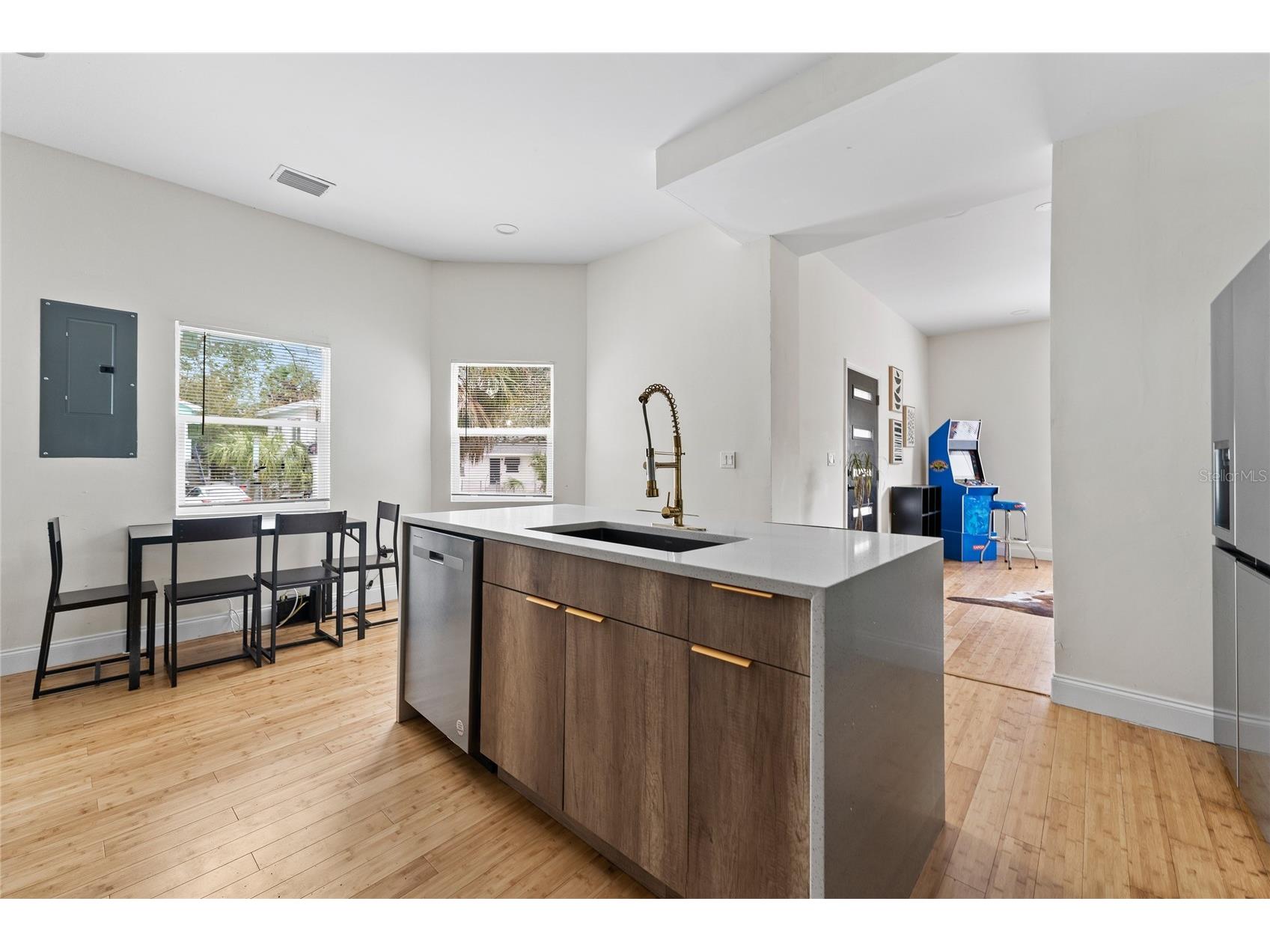 680 25th Avenue S Saint Petersburg FL 33705 TB8509837 image6