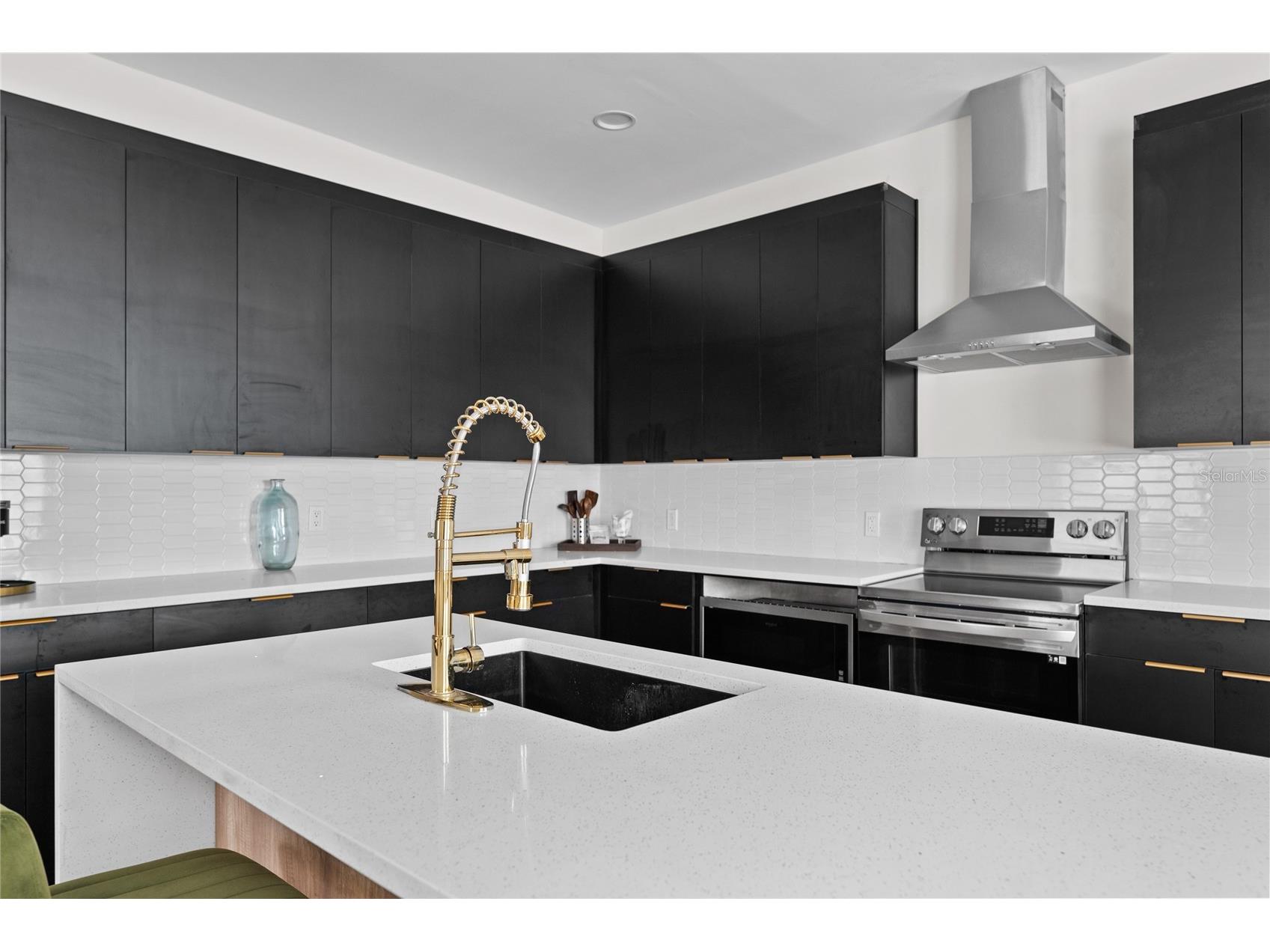 680 25th Avenue S Saint Petersburg FL 33705 TB8509837 image8
